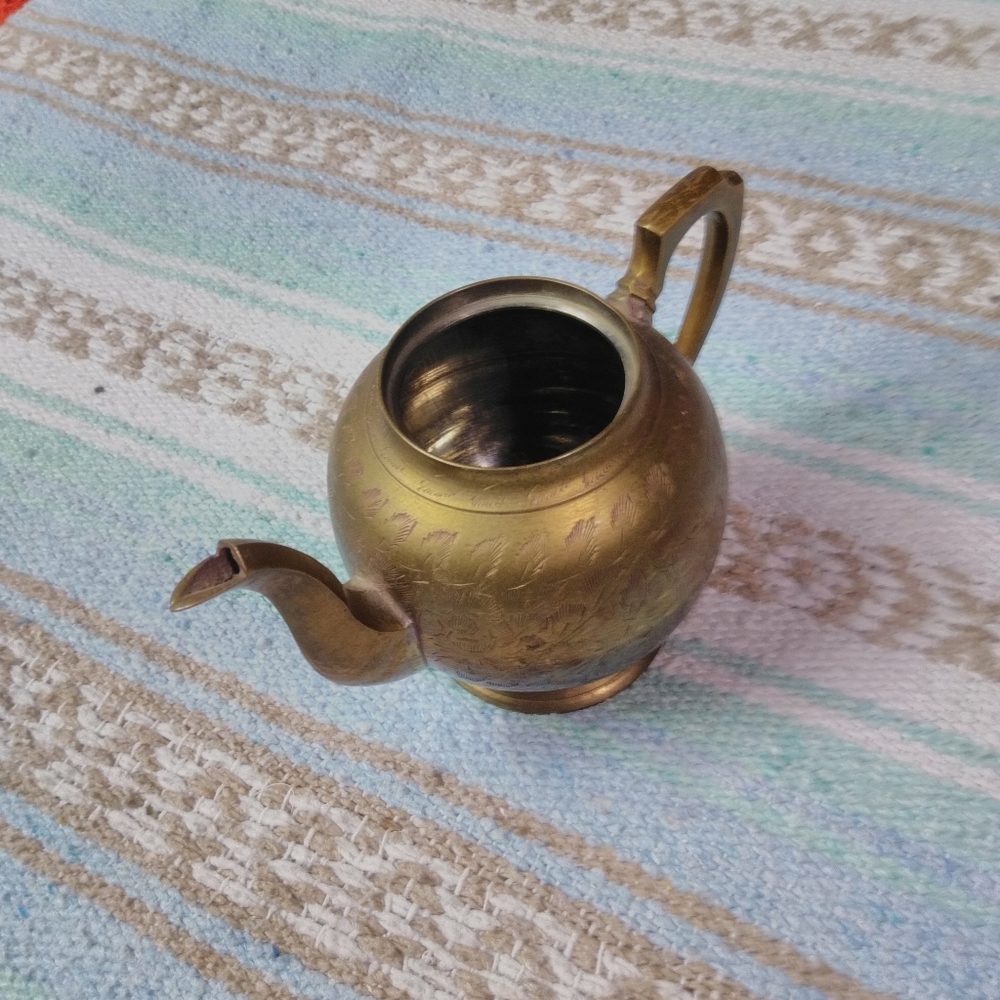 3 PIECE SET OF BRASS POT, PITCHER WITH LID - Picture 4 of 16